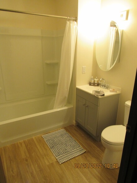 Building Photo - 3500 Oak Tree Dr