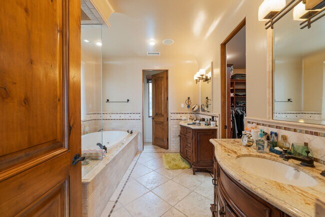 Building Photo - Gorgeous 5 Bedroom Home with sweeping views and pool