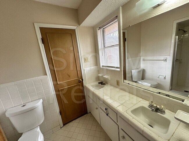 Building Photo - 7 Timberside Dr