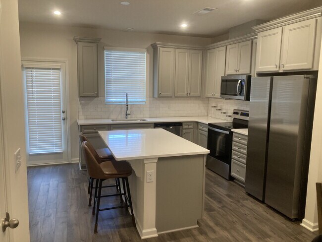 Building Photo - FULLY FURNISHED Home in Hermatige