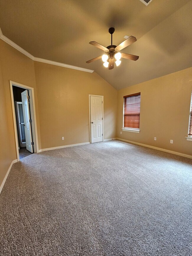Building Photo - (3) Bed/(2) Bath in Tecumseh Ridge Avail Now!