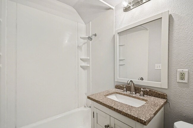 Building Photo - 533 14th Ave