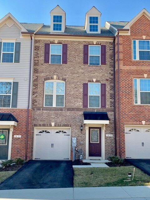 Primary Photo - Gorgeous brick front 3bd 2/2bth townhouse ...