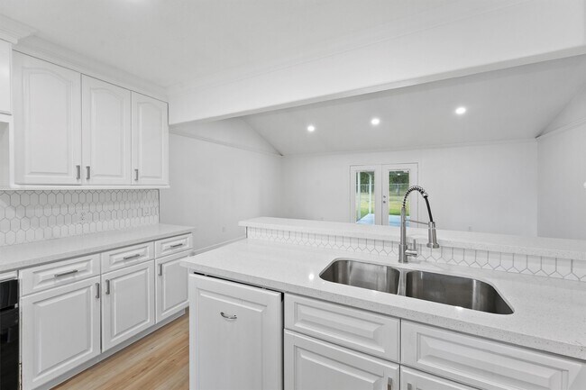 Building Photo - 406 Riverbend St