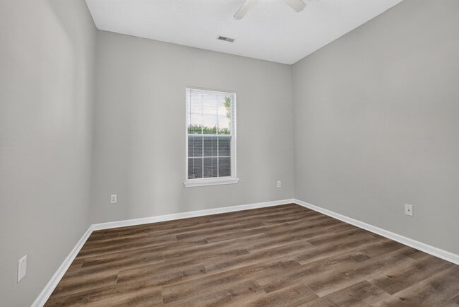 Building Photo - Charming 3-Bedroom Ranch in Avon!