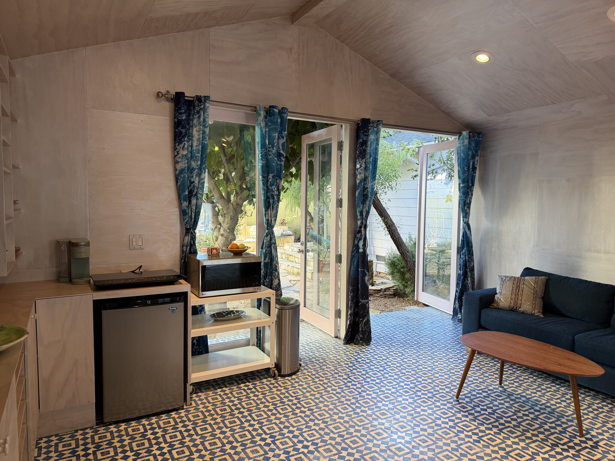 Building Photo - 744 Navy St