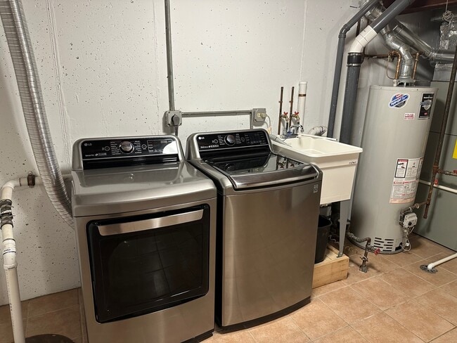 Building Photo - 1919 Finchley Ct