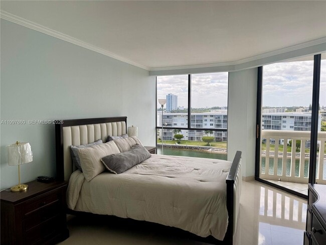 Building Photo - 1000 W Island Blvd