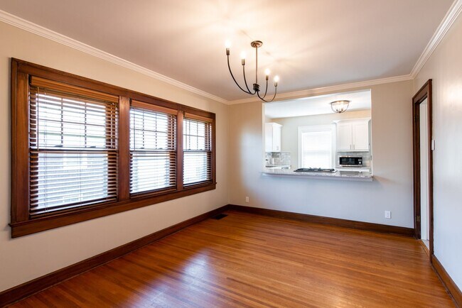 Building Photo - Charming Home in Deer Park Neighborhood