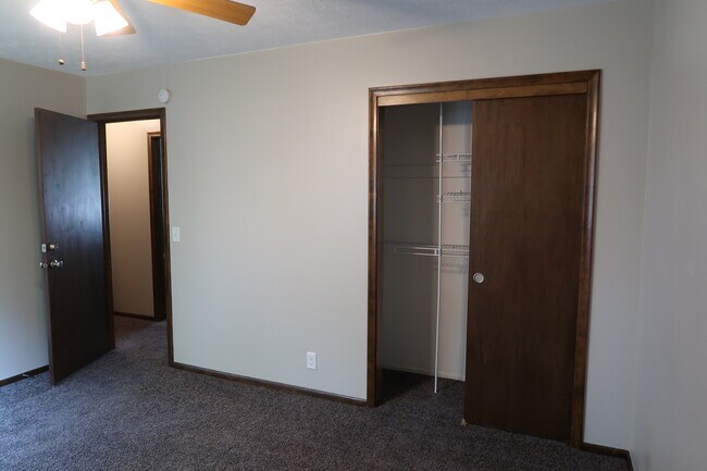 Building Photo - 2303 Nottingham Dr