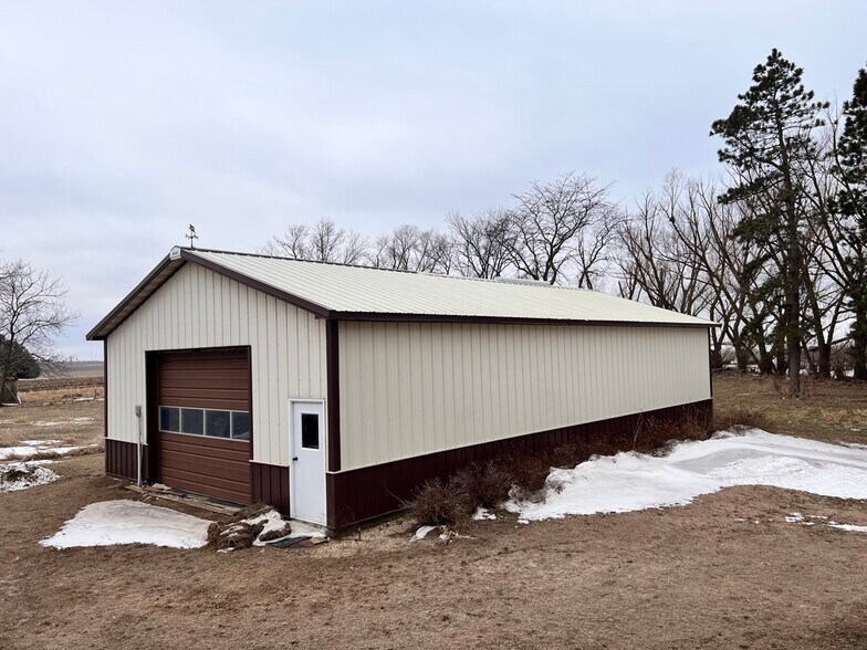 machine shed outside - 5175 50th Ave