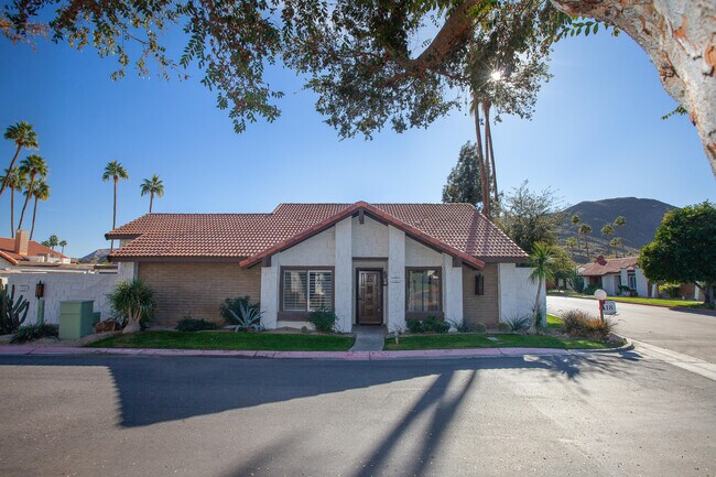Building Photo - 2350 E Miramonte Cir