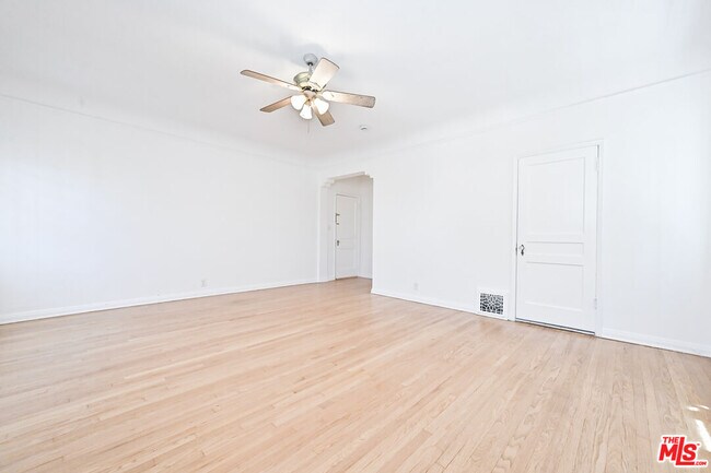 Building Photo - 361 N Mansfield Ave