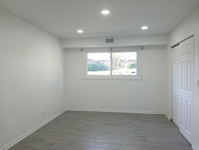 Building Photo - 2300 Beau Monde Ln
