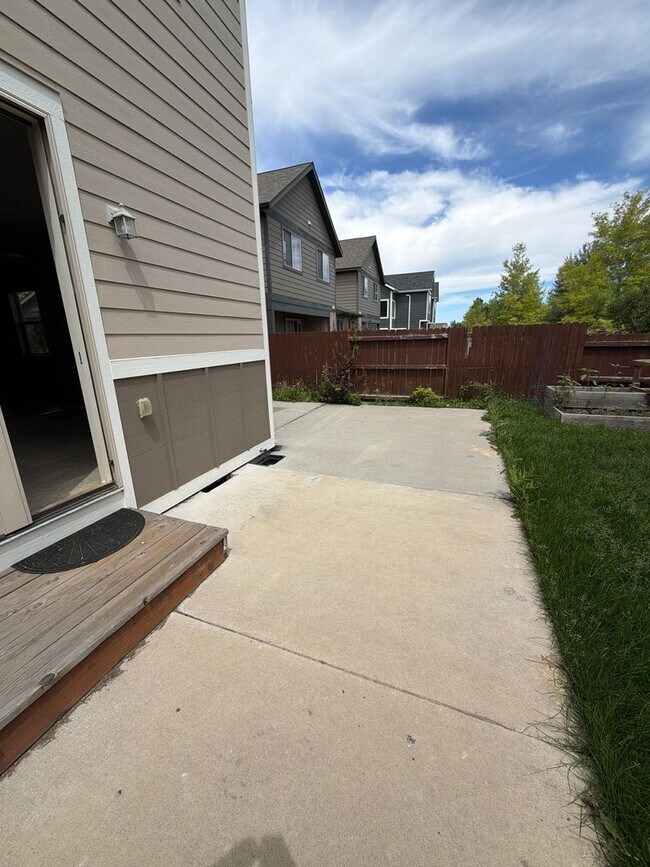 Building Photo - 712 Forestglen Dr