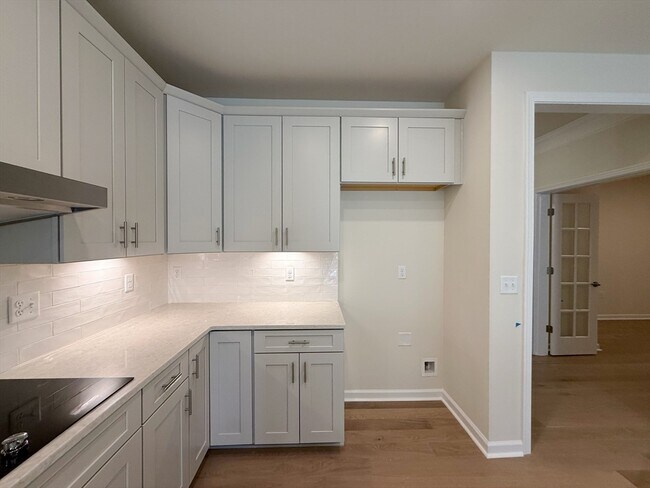 Building Photo - 6 Stratton Dr