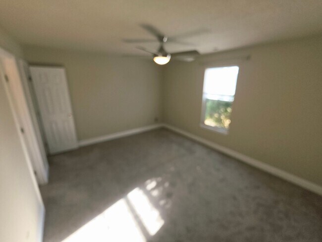 Building Photo - 4 Bedroom 2 BA Horse Creek Farms