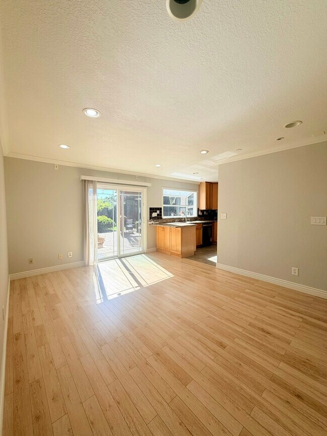 Building Photo - 66 Snyder Way