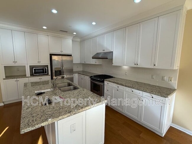 Building Photo - 105 Gemstone