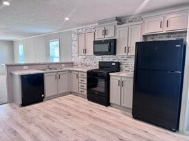 Building Photo - 17060 Canterbury Cir