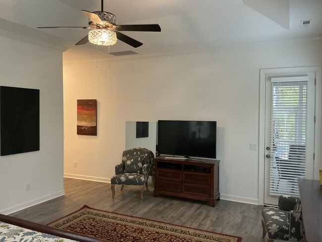 Building Photo - 291 North St