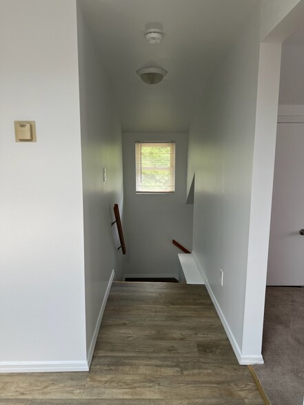 Building Photo - 18 Linden Pl