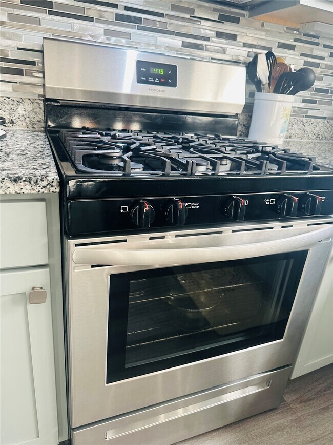 Building Photo - 844 Rd 5109