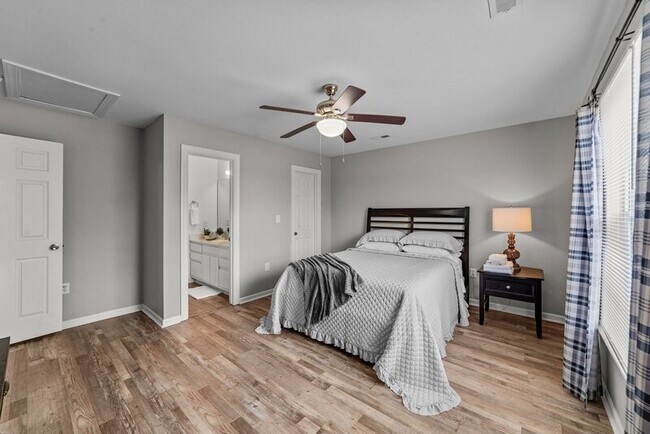 Building Photo - 2150 Oak Bend Dr
