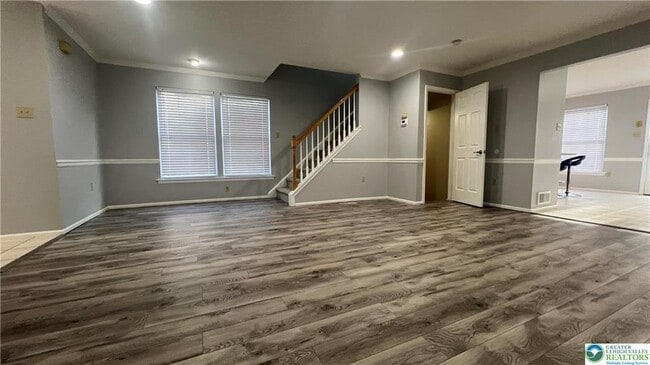 Building Photo - 1732 Pinewind Dr