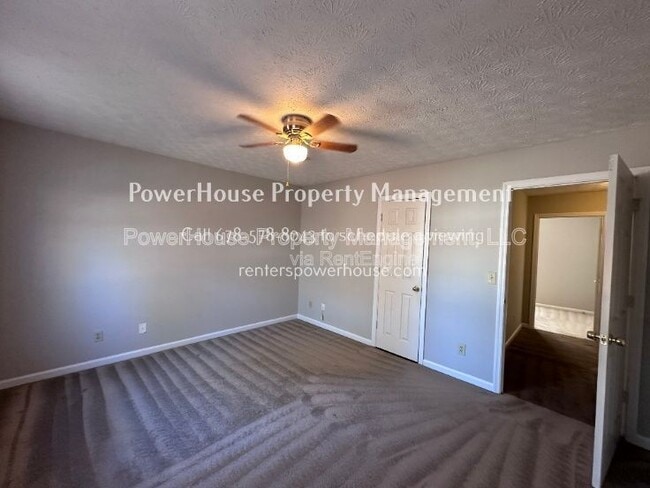 Building Photo - 502 Oakwood Ct