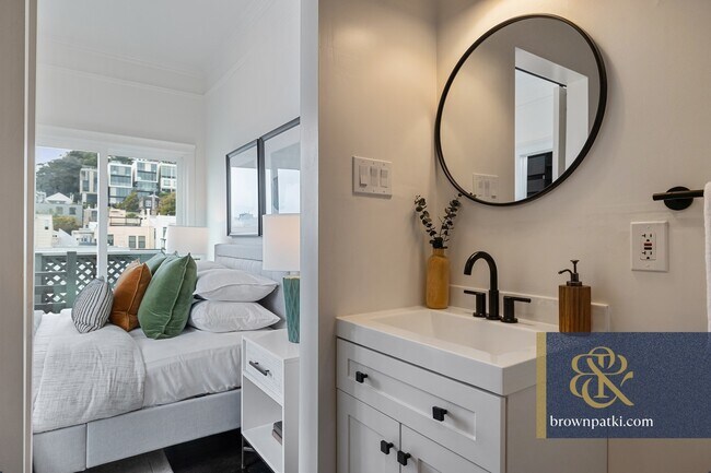 Building Photo - 382 Green St