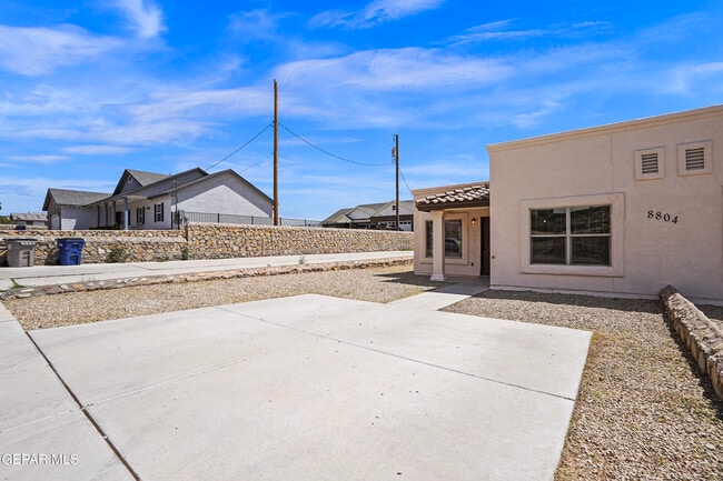 Building Photo - 8804 Eclipse St