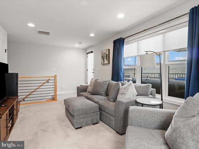 Building Photo - 12293 Sessile Commons