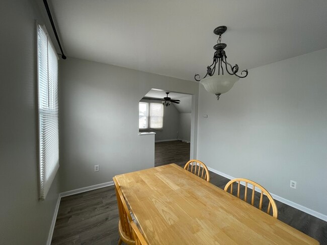 Building Photo - 108 Concord St