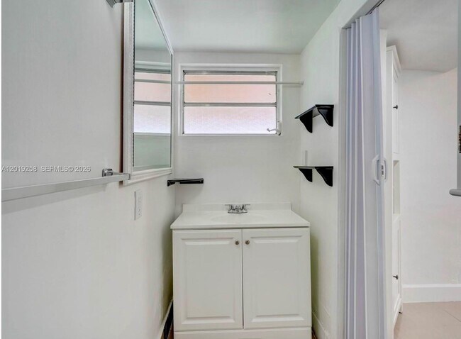 Building Photo - 9494 SW 39th St