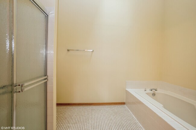 Building Photo - 583 W Parkside Dr