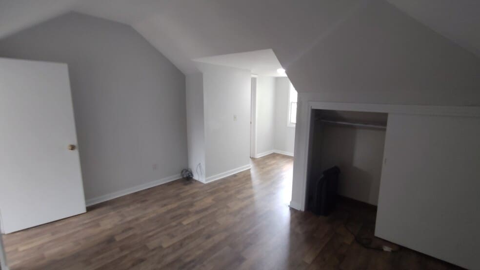 Building Photo - 320 S East St