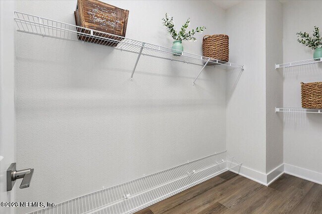 Building Photo - 459 Crestview Dr