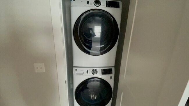 Building Photo - 658 Noush Ct