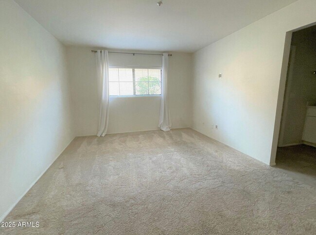 Building Photo - 10080 E Mountainview Lake Dr