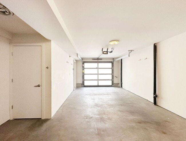 Building Photo - 3bd/2ba Seattle Townhome