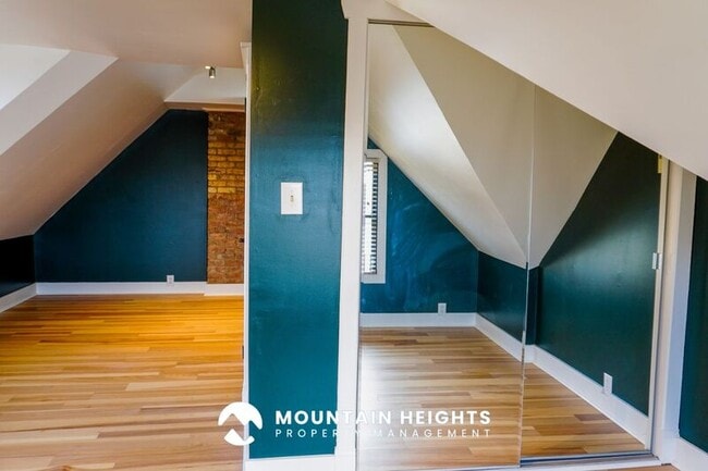 Building Photo - 235 Reed Ave N