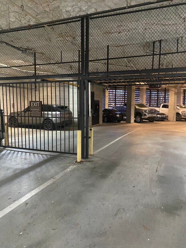 Building Photo - 1221 Division St