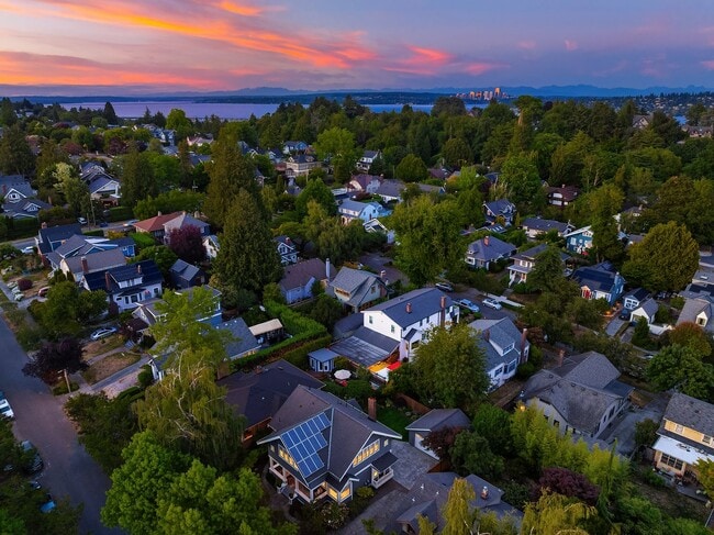 Building Photo - Mt. Baker Home
