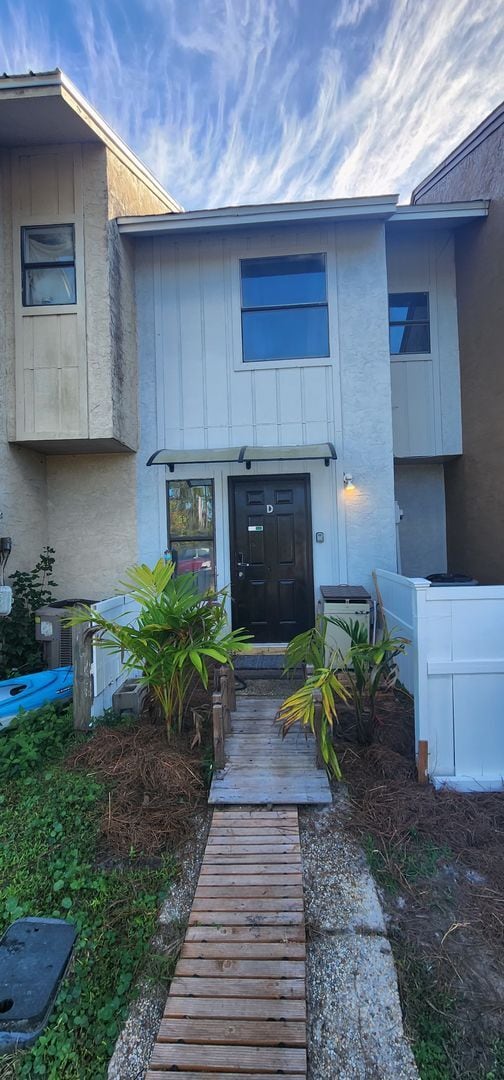 Building Photo - Two Bedroom, Two Bath-Fully Furnished