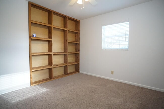 Building Photo - 807 Easterly Rd