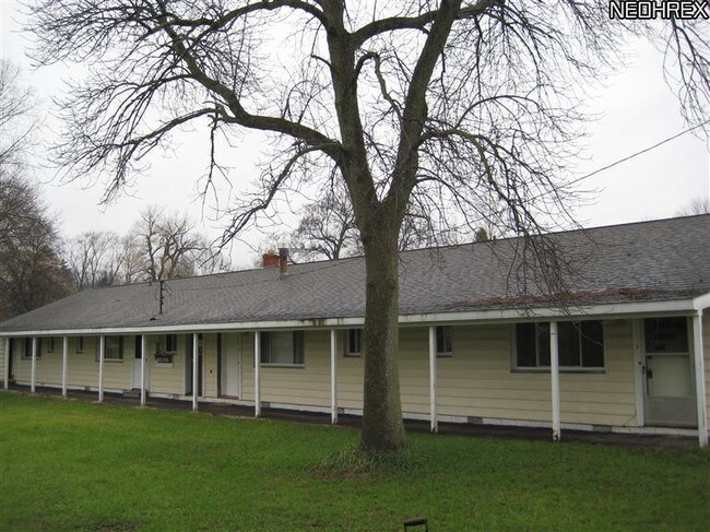 Building Photo - 1057 N Aurora Rd