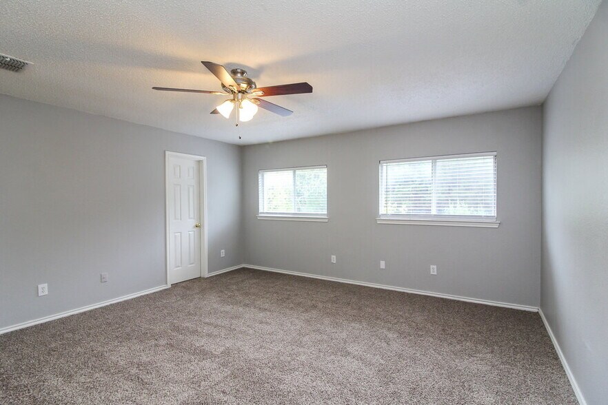 Building Photo - 320 Capricorn St