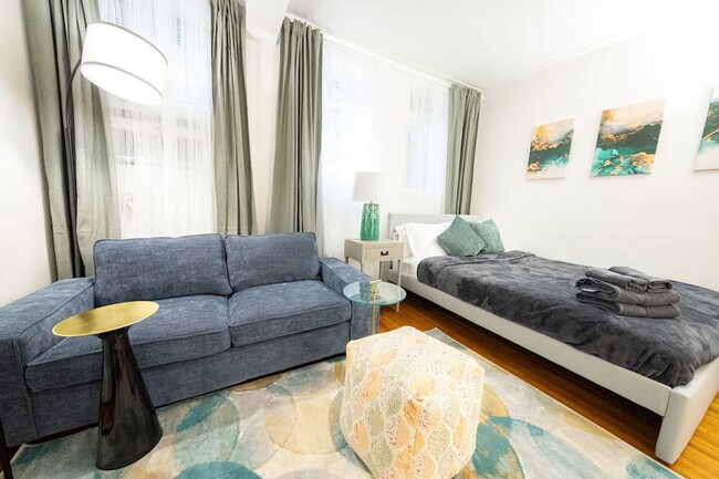 Building Photo - 330 E 74th St