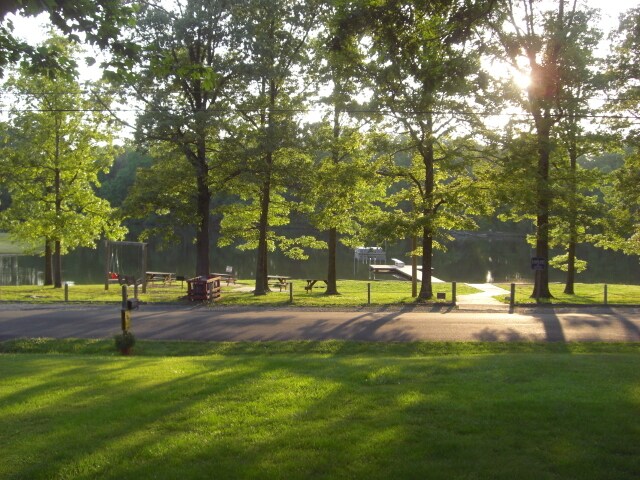 Front View to Lake - 1016 Lakeview Dr